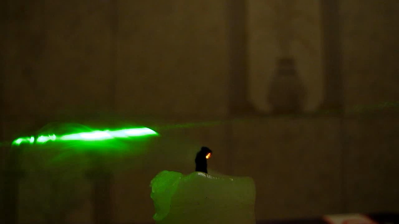 Tyndall effect: laser and candle.  :   