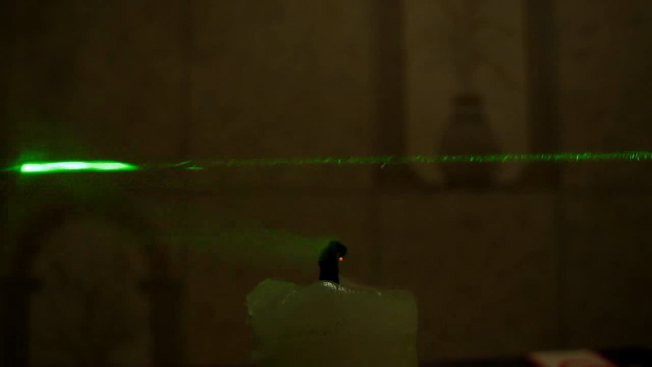 Tyndall effect: laser and candle.  :   