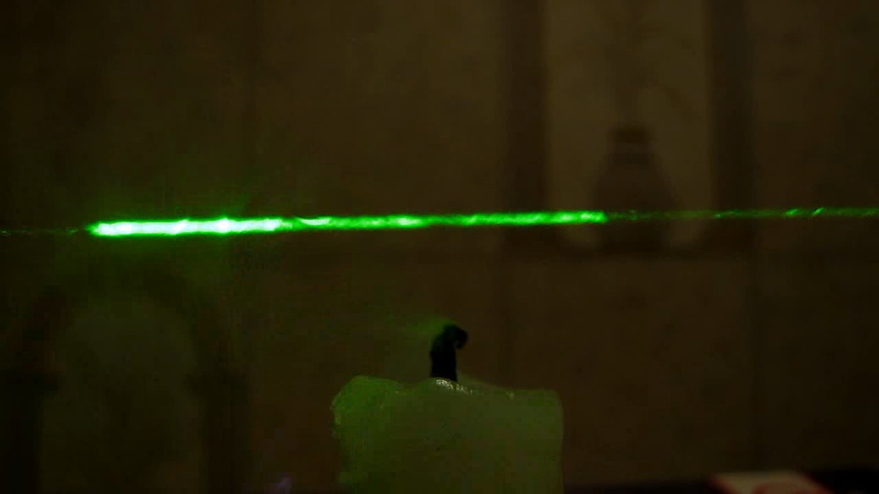 Tyndall effect: laser and candle.  :   