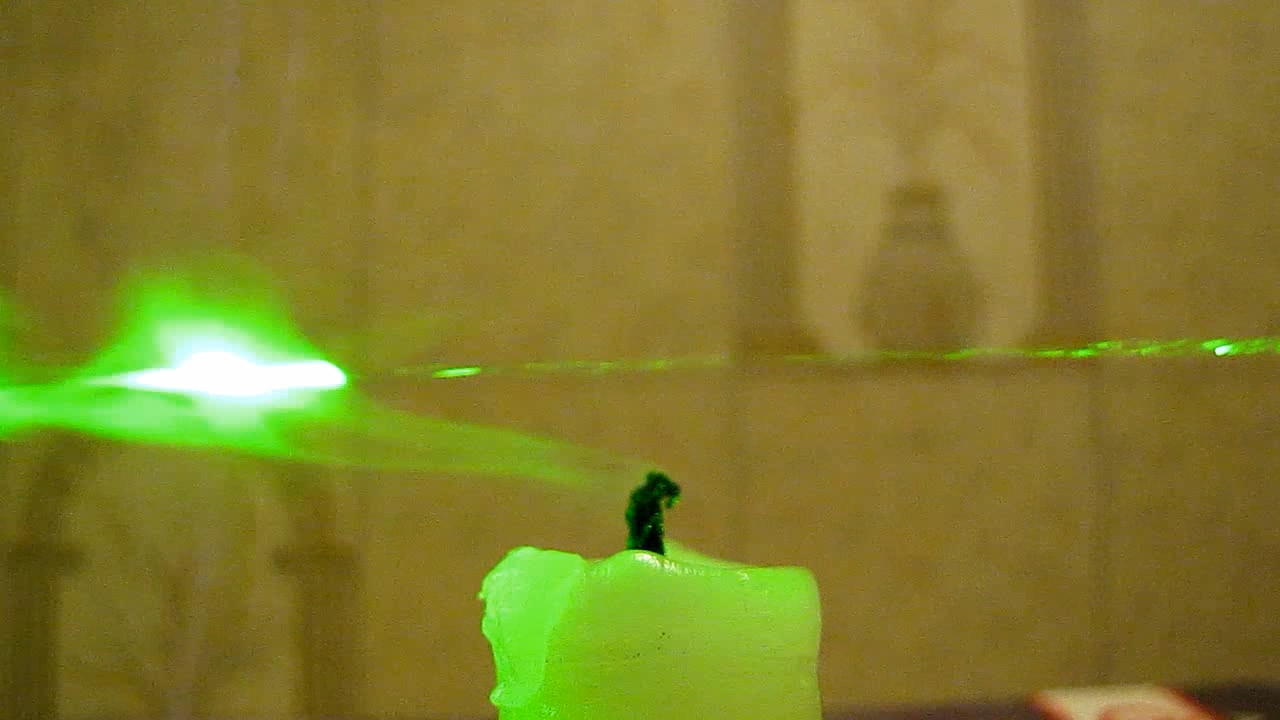 Tyndall effect: laser and candle.  :   