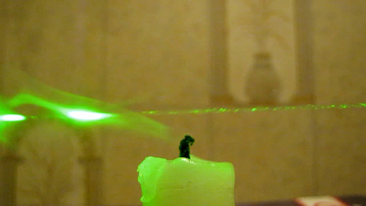 Tyndall effect: laser and candle.  :   