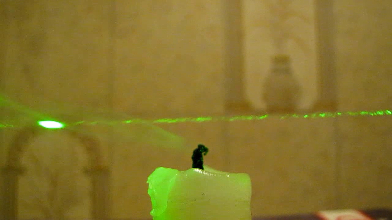 Tyndall effect: laser and candle.  :   