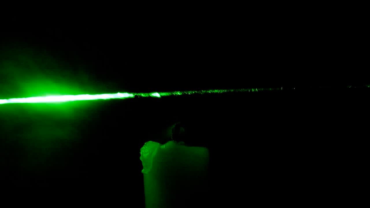 Tyndall effect: laser and candle.  :   