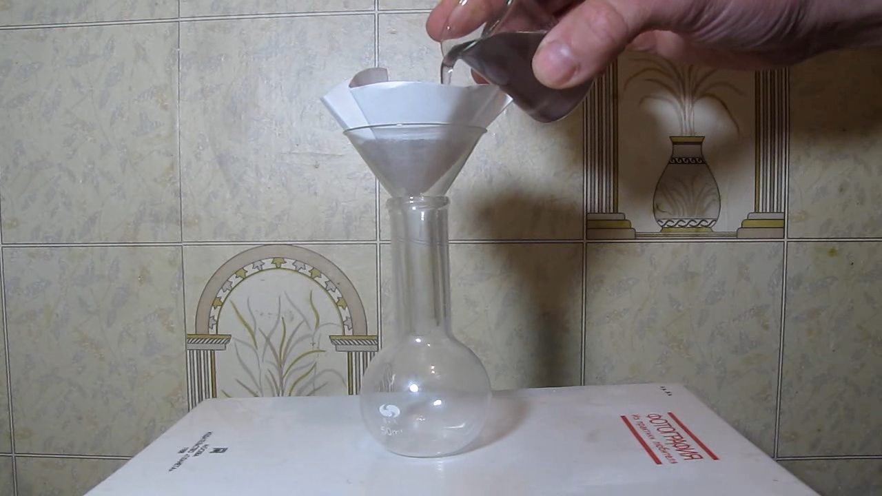 Filtration of alkaline solution (after reaction of aluminium beverage can and potassium hydroxide).    (       )