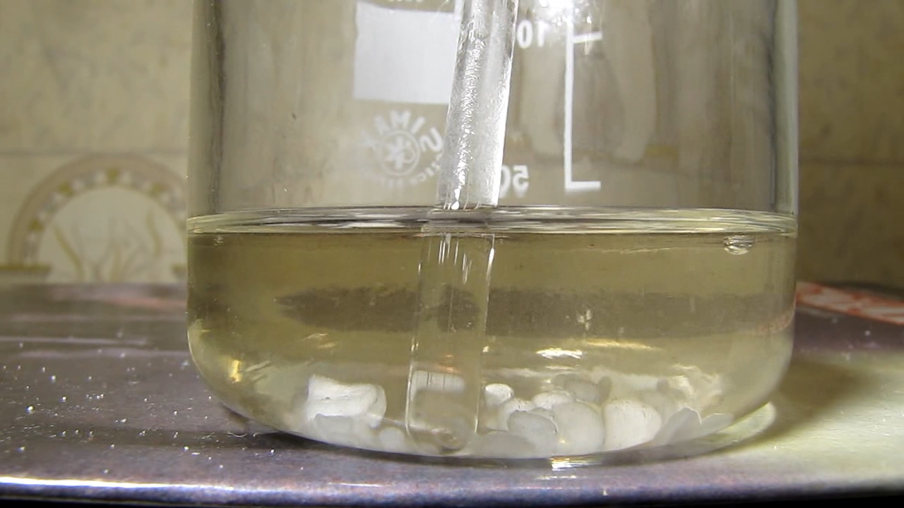 Reaction of concentrated nitric acid and solid potassium hydroxide.        