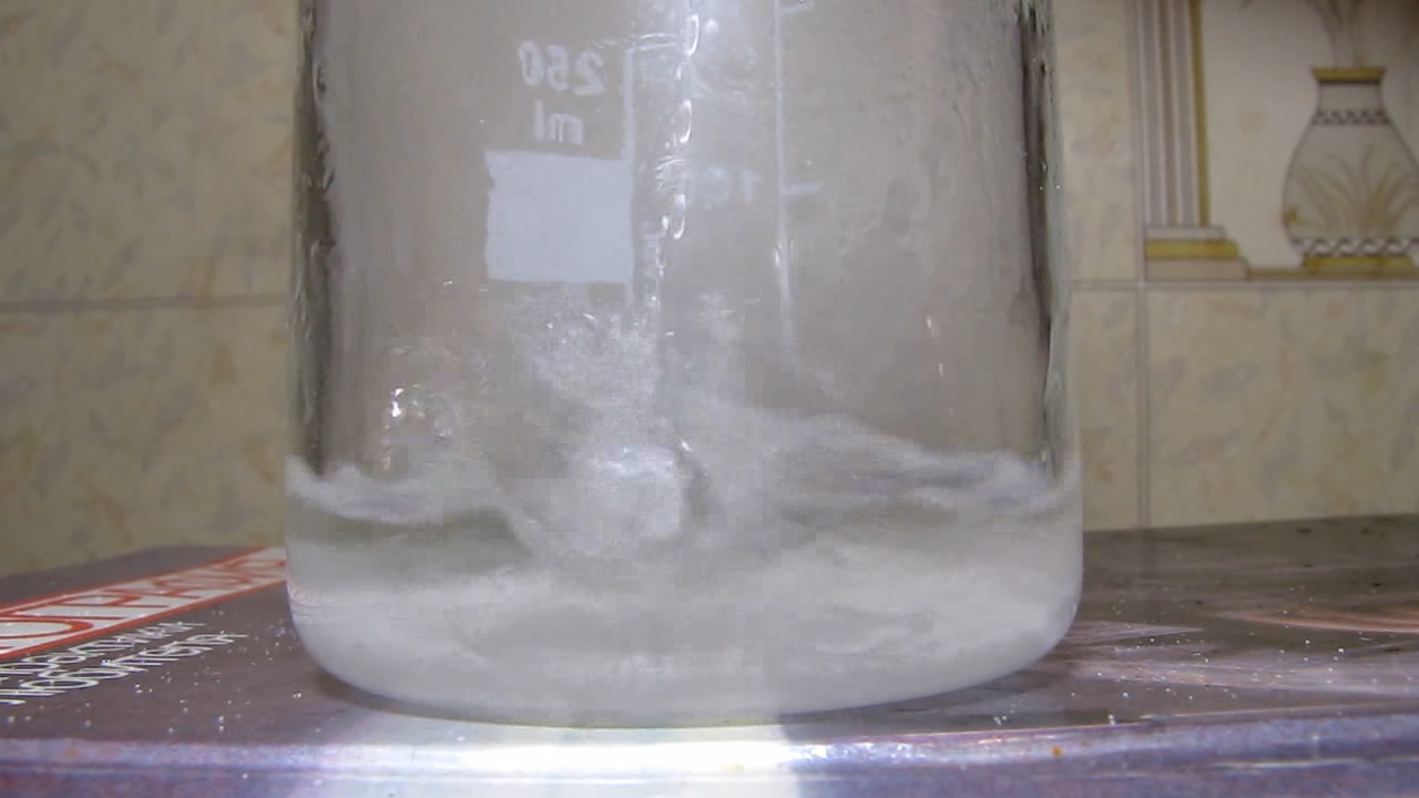 Reaction of nitric acid and potassium hydroxide (concentrated solutions).       ( )