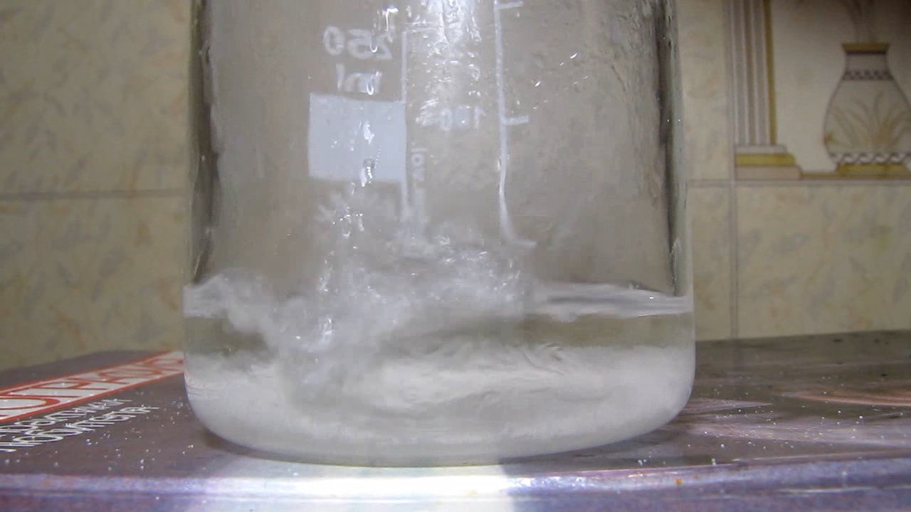 Reaction of nitric acid and potassium hydroxide (concentrated solutions).       ( )