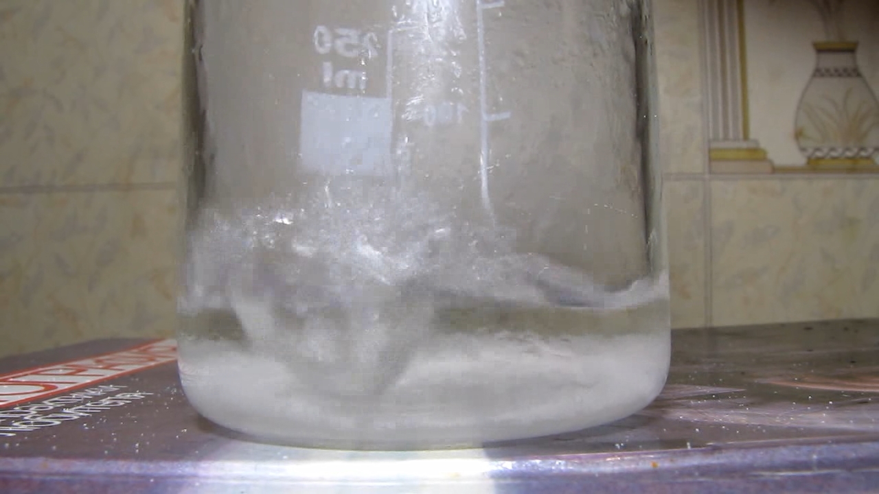 Reaction of nitric acid and potassium hydroxide (concentrated solutions).       ( )