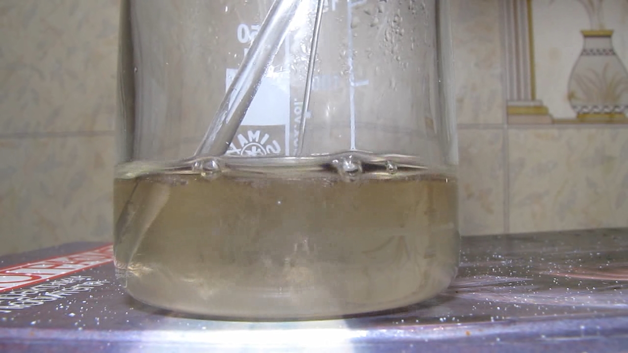 Reaction of nitric acid and potassium hydroxide (concentrated solutions).       ( )