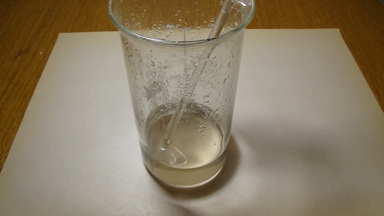 Reaction of nitric acid and potassium hydroxide (concentrated solutions).       ( )