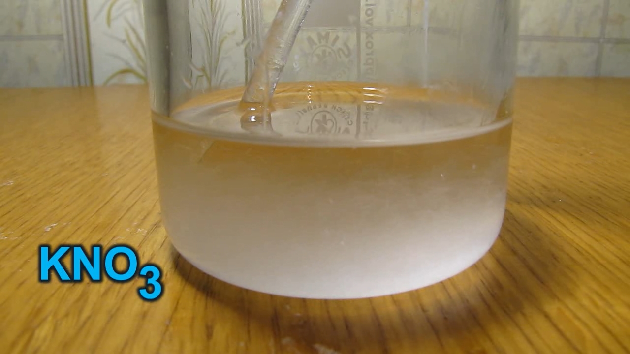 Reaction of nitric acid and potassium hydroxide (concentrated solutions).       ( )