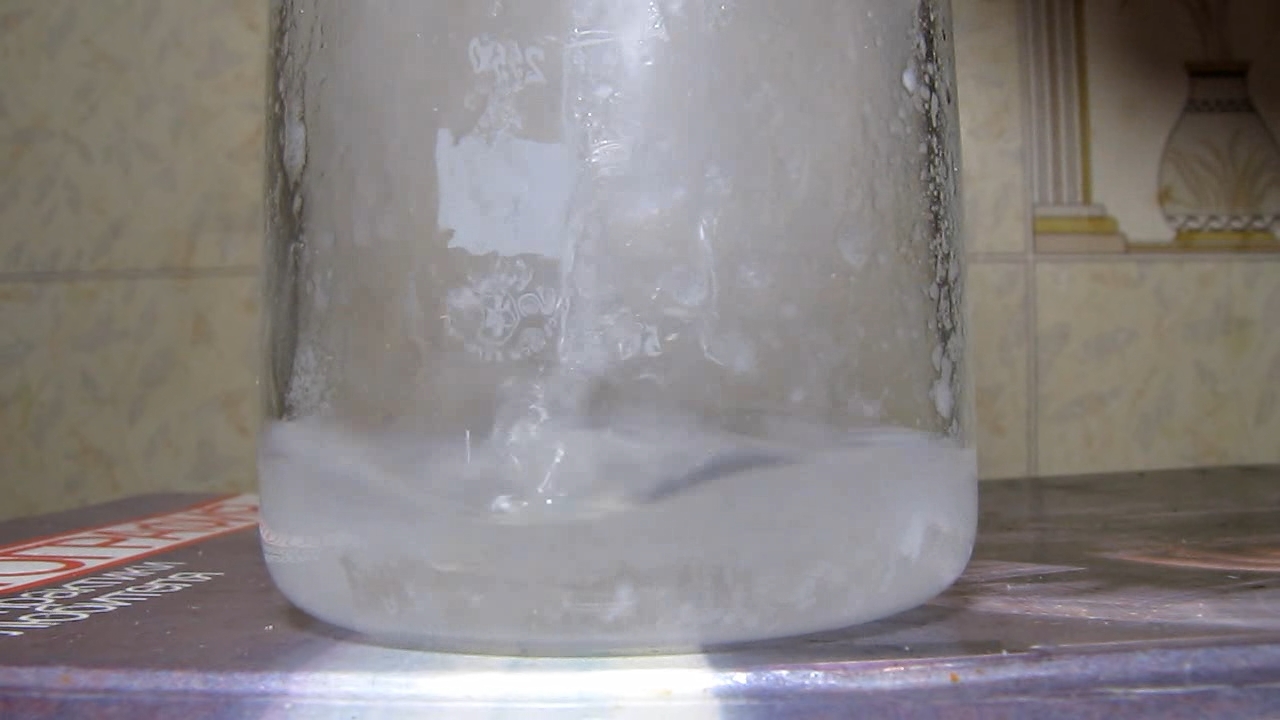 Reaction of nitric acid and potassium hydroxide (concentrated solutions).       ( )