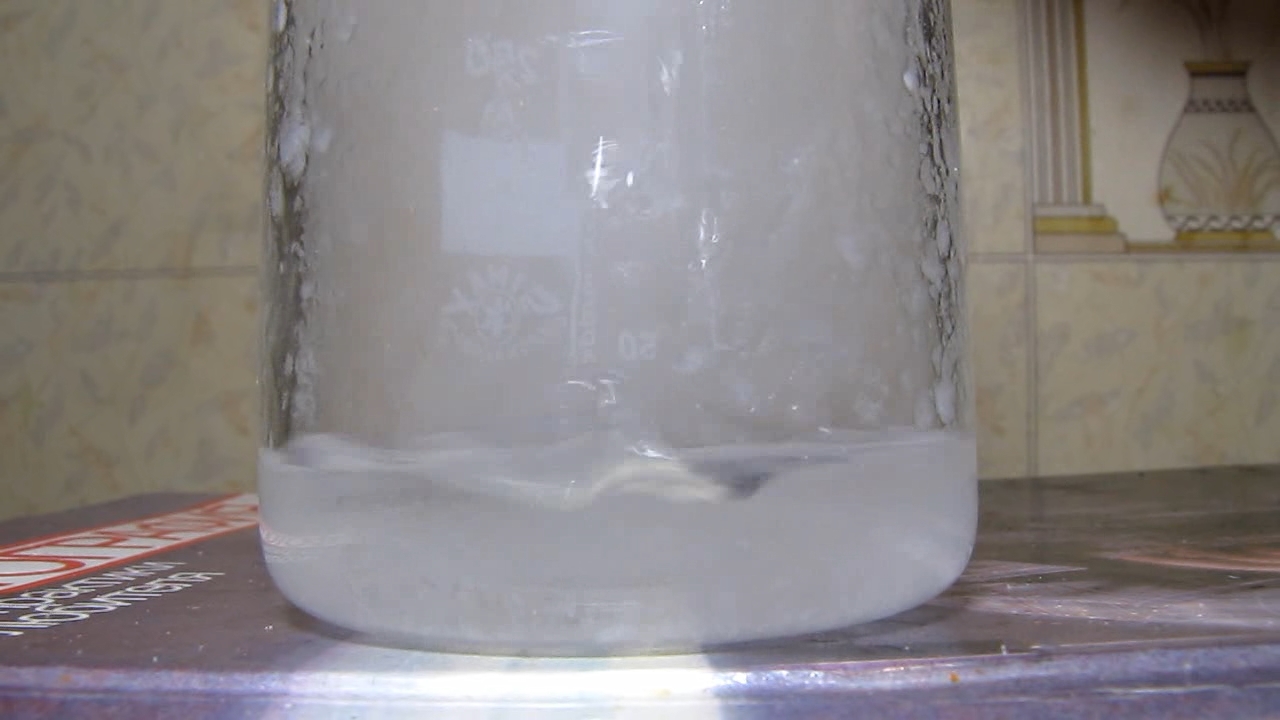 Reaction of nitric acid and potassium hydroxide (concentrated solutions).       ( )