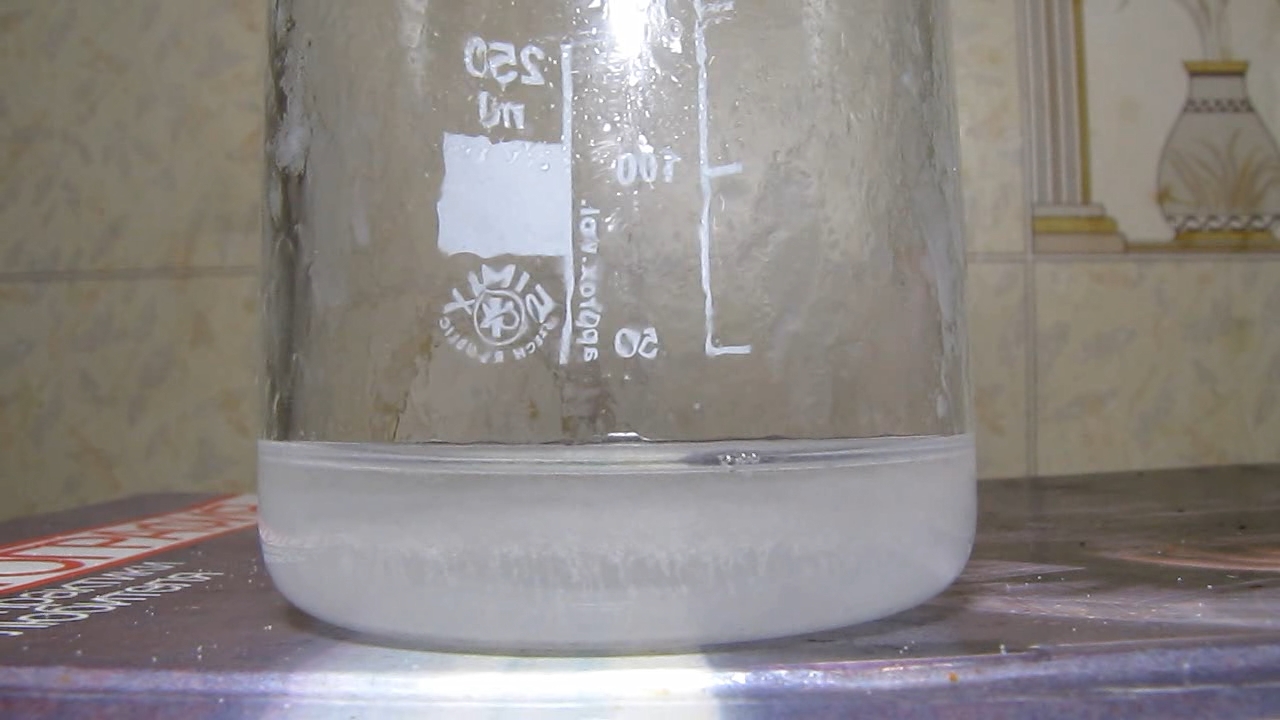 Reaction of nitric acid and potassium hydroxide (concentrated solutions).       ( )