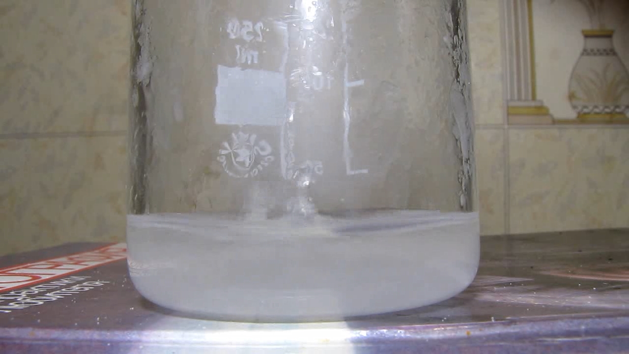 Reaction of nitric acid and potassium hydroxide (concentrated solutions).       ( )