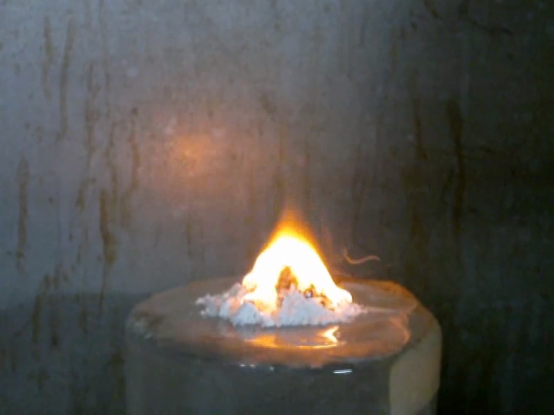 Sodium hydride (reaction of sodium hydride with water and combustion in air)