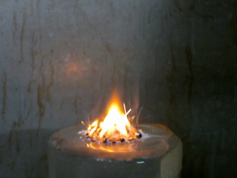 Sodium hydride (reaction of sodium hydride with water and combustion in air)