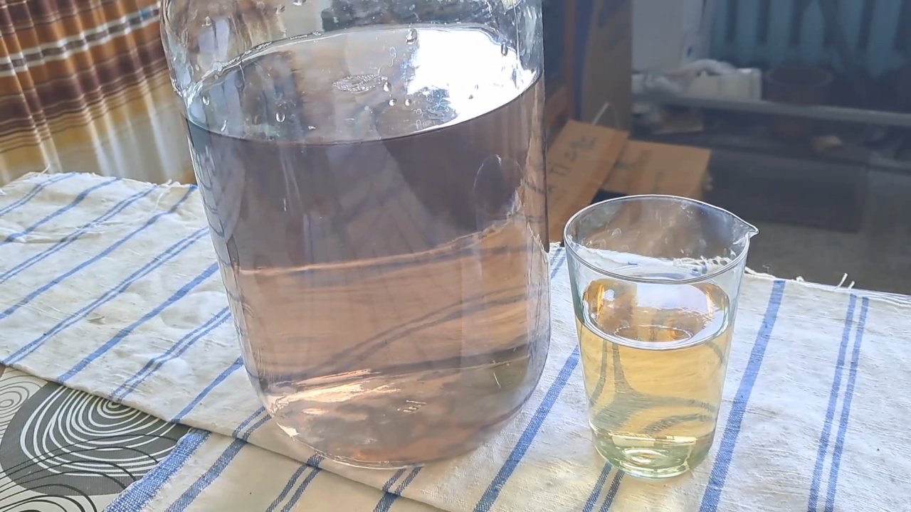 Black tea and tap water containing iron ions