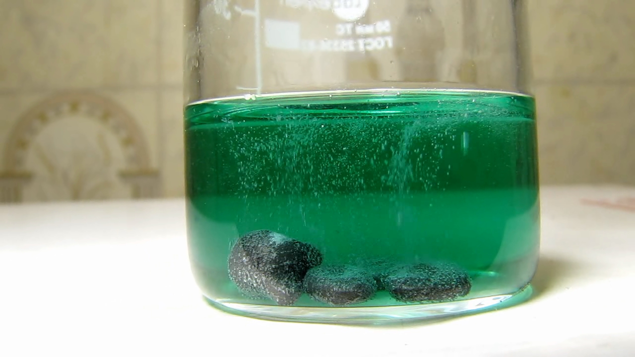 Reaction of copper citrate with zinc metal