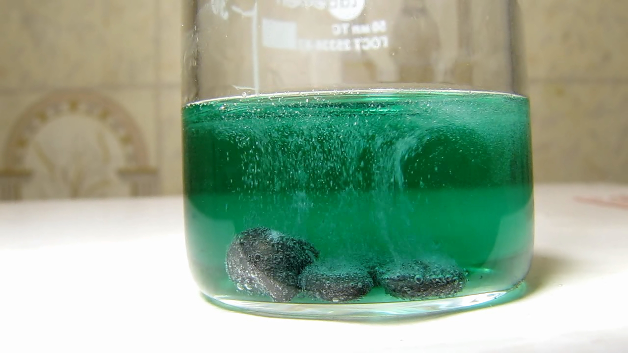 Reaction of copper citrate with zinc metal