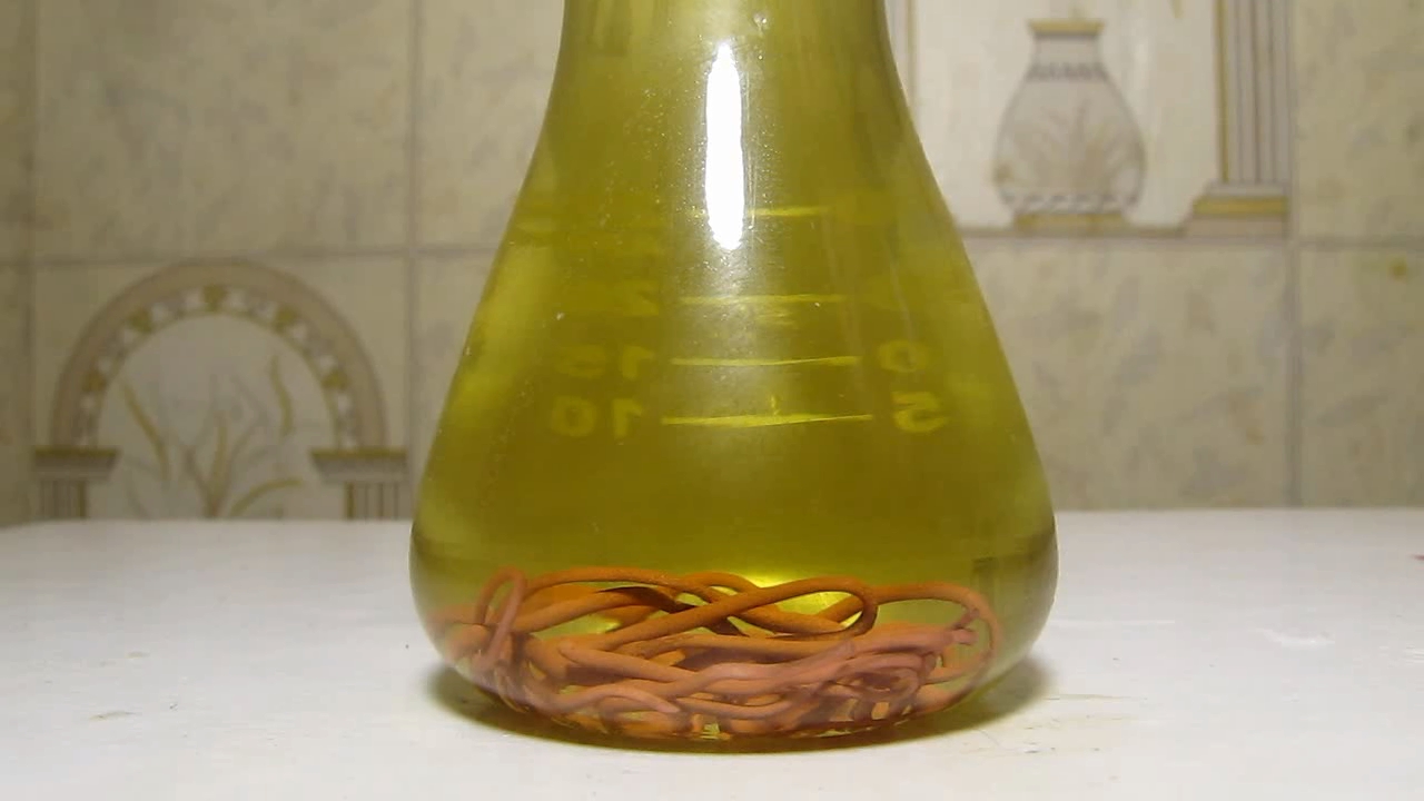 Concentrated hydrochloric acid, air and copper metal