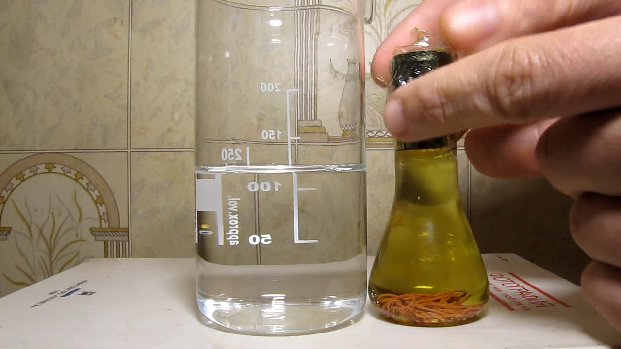 Concentrated hydrochloric acid, air and copper metal