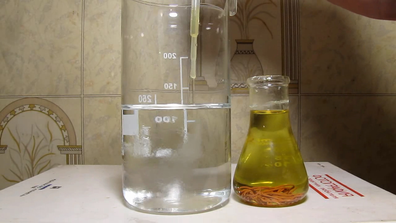 Concentrated hydrochloric acid, air and copper metal