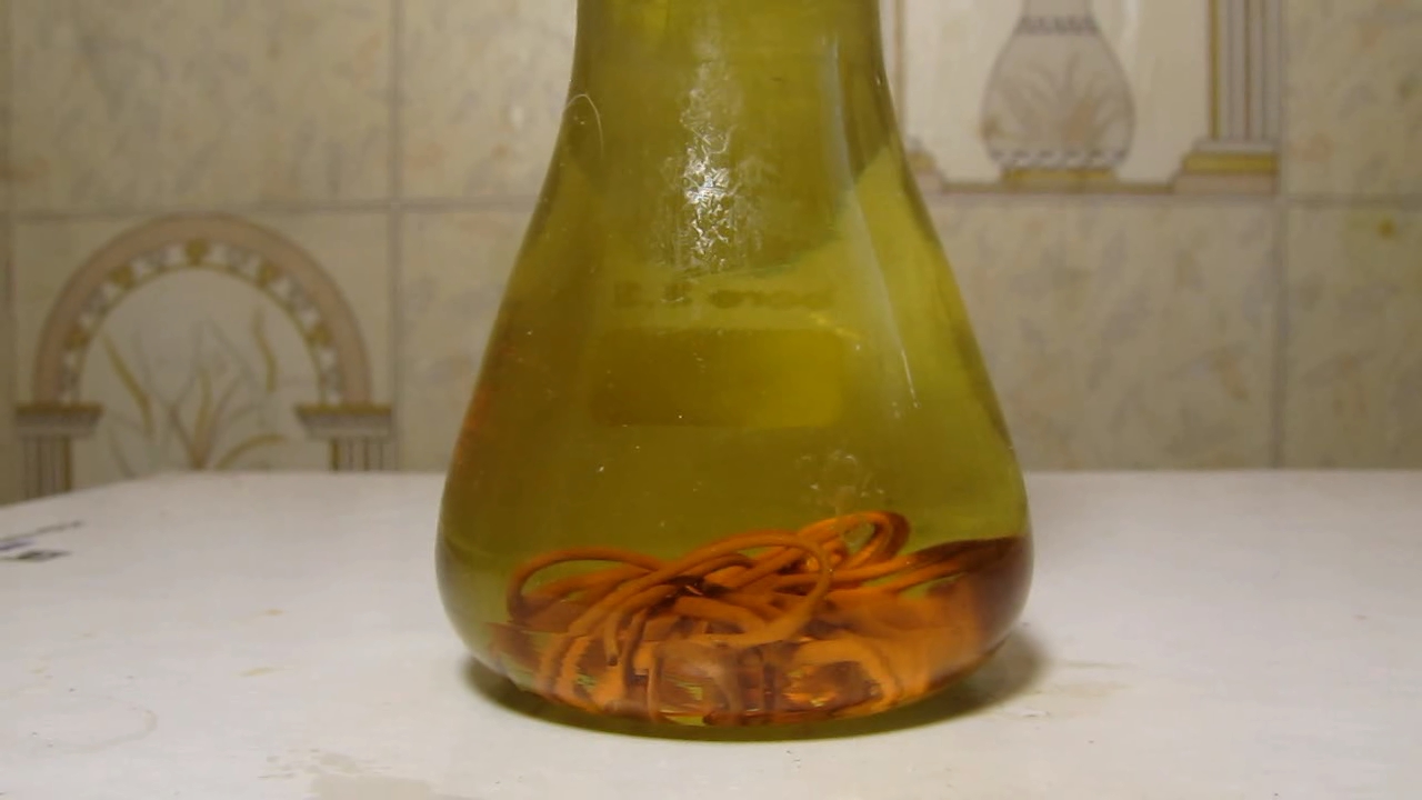 Concentrated hydrochloric acid, air and copper metal