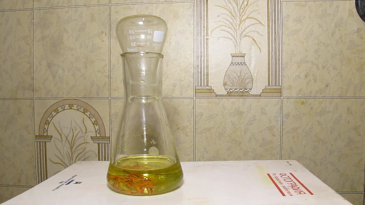 Concentrated hydrochloric acid, air and copper metal