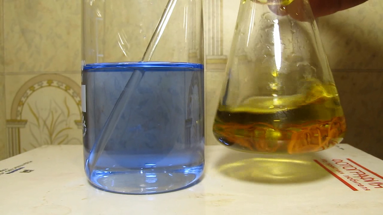 Concentrated hydrochloric acid, air and copper metal