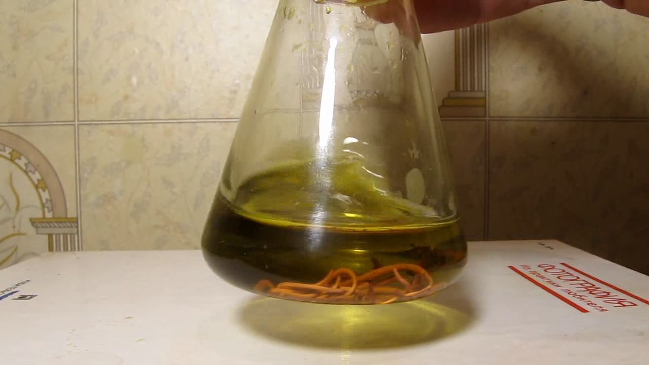 Concentrated hydrochloric acid, air and copper metal