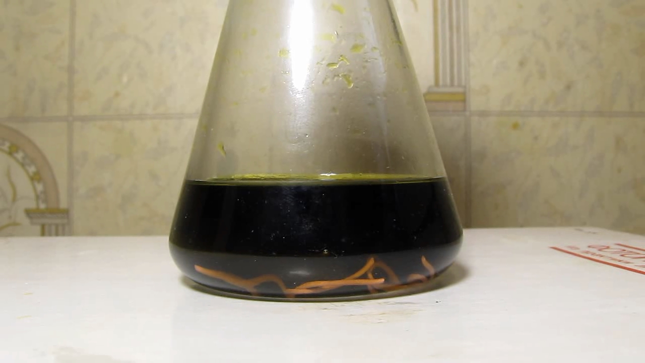 Concentrated hydrochloric acid, air and copper metal