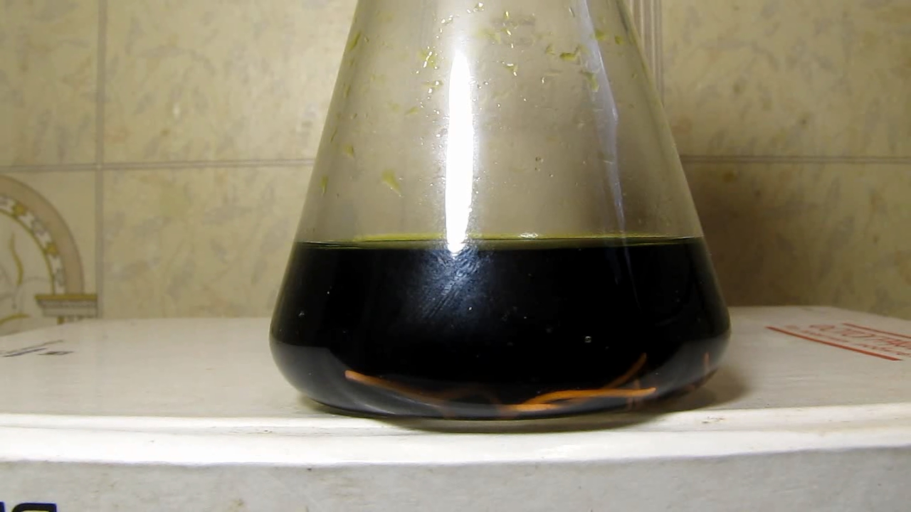 Concentrated hydrochloric acid, air and copper metal