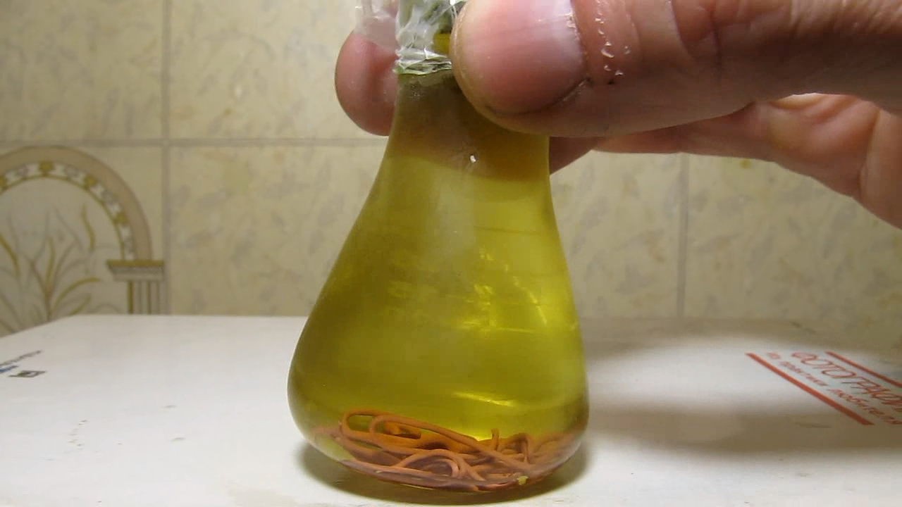 Concentrated hydrochloric acid, air and copper metal