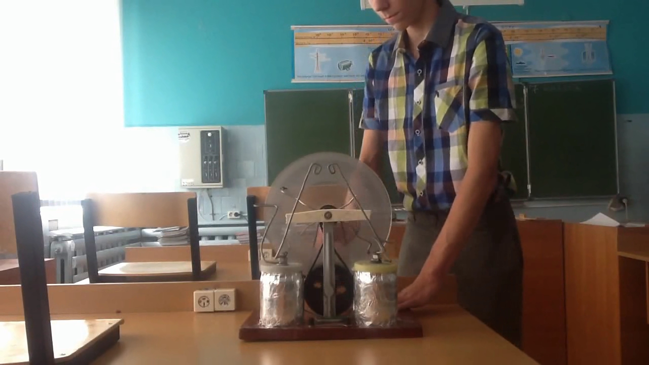 School Wimshurst machine and dynamo