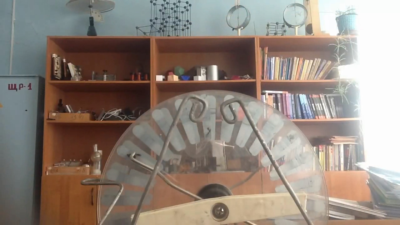 School Wimshurst machine and dynamo