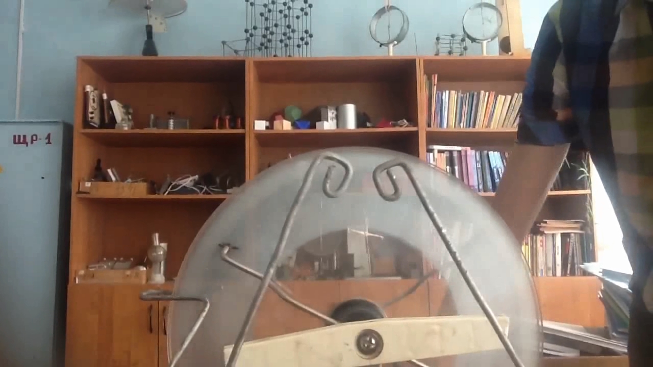 School Wimshurst machine and dynamo