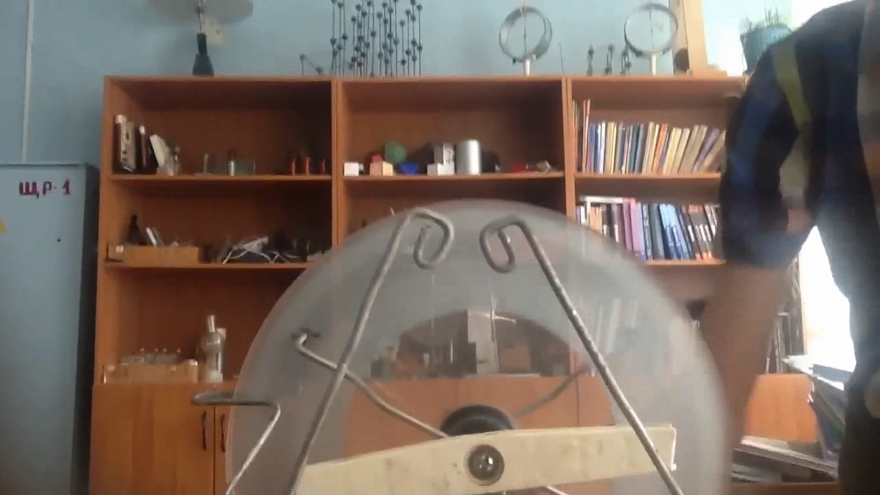 School Wimshurst machine and dynamo