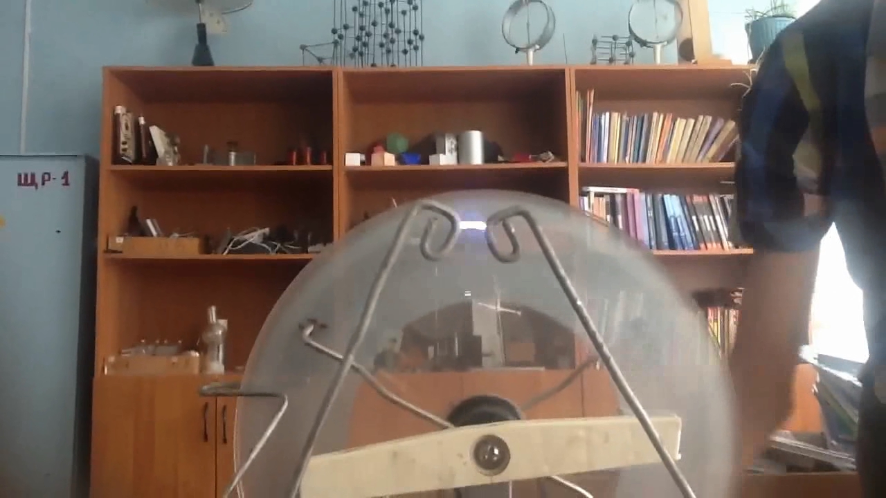 School Wimshurst machine and dynamo