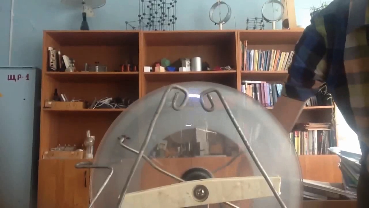 School Wimshurst machine and dynamo