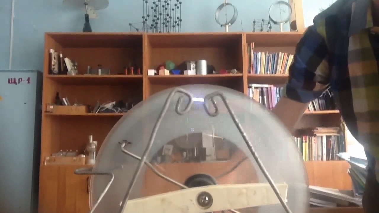 School Wimshurst machine and dynamo