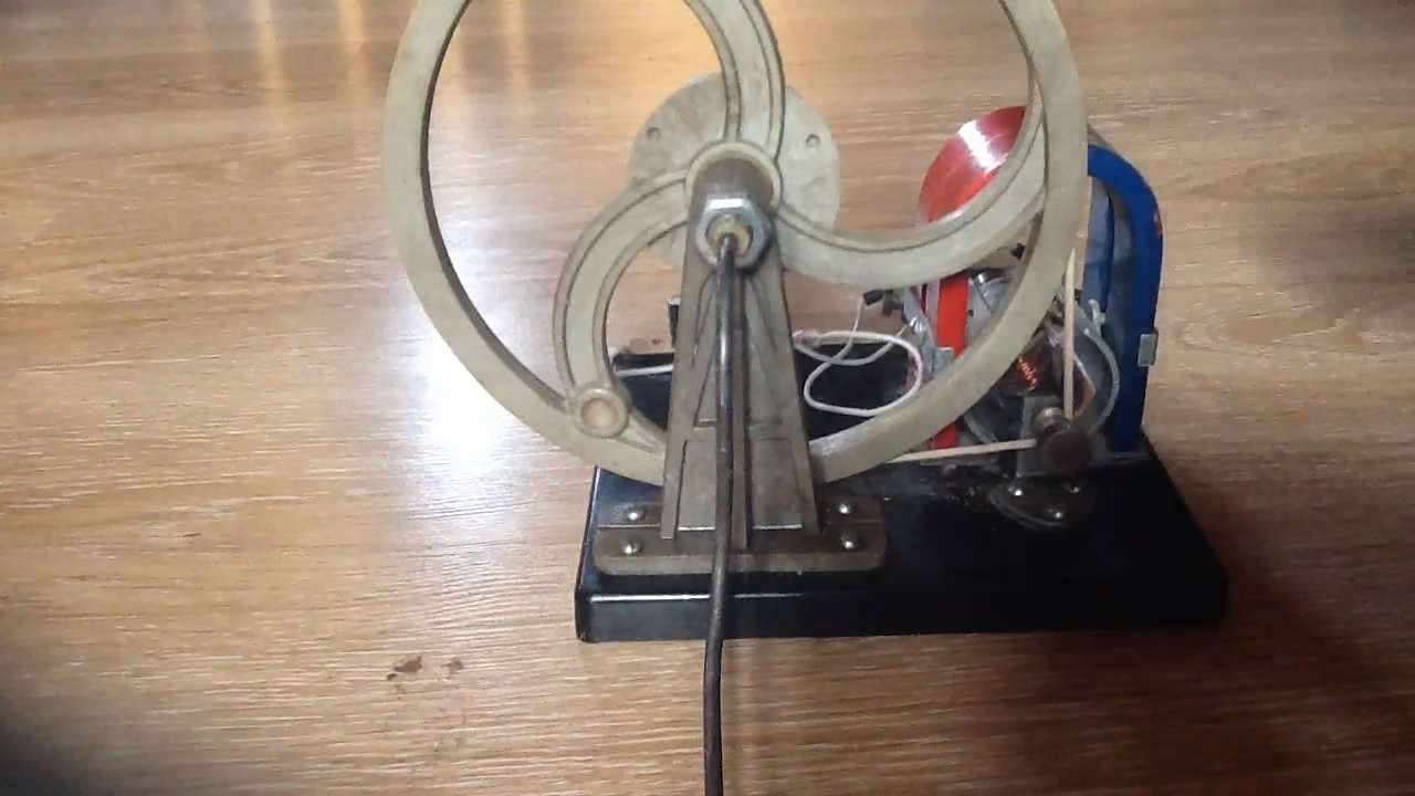 School Wimshurst machine and dynamo
