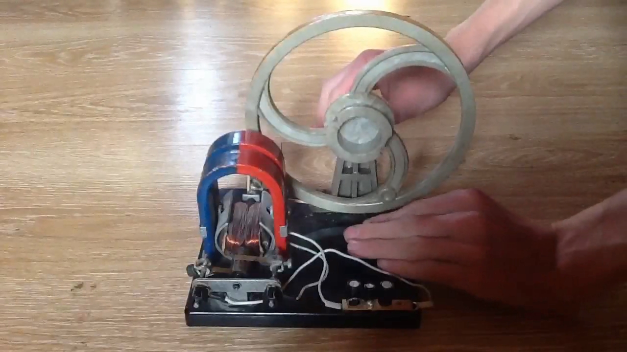 School Wimshurst machine and dynamo