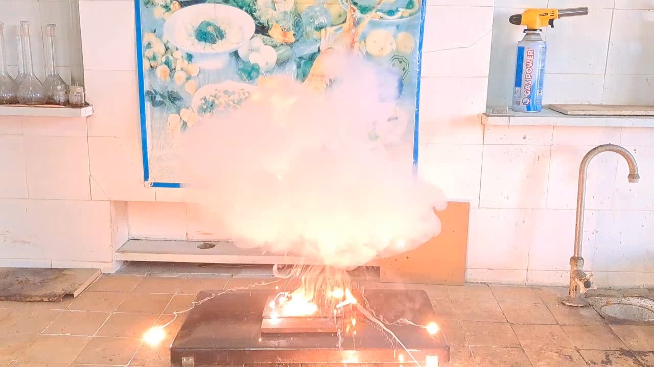 Aluminium and ammonium perchlorate