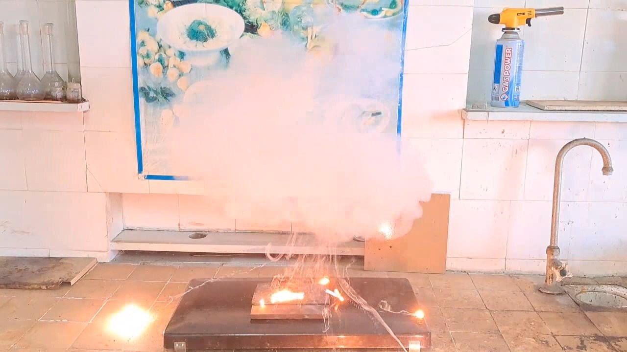 Aluminium and ammonium perchlorate