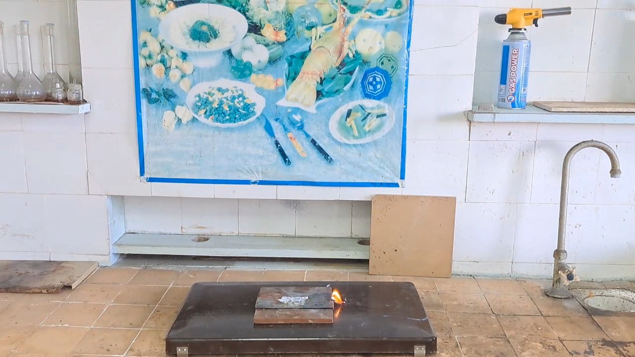 Aluminium and ammonium perchlorate