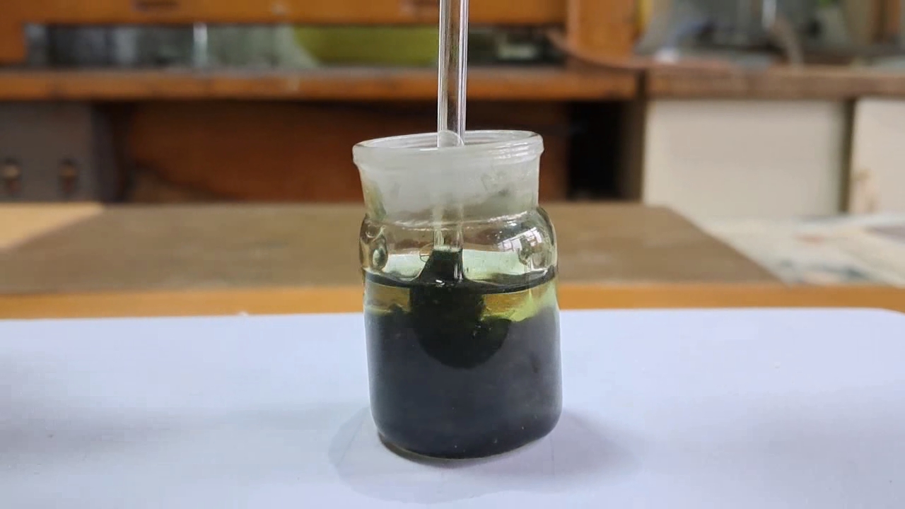 Dissolving Nitrocellulose in Acetone