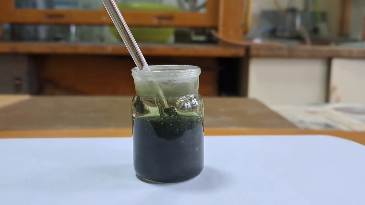 Dissolving Nitrocellulose in Acetone