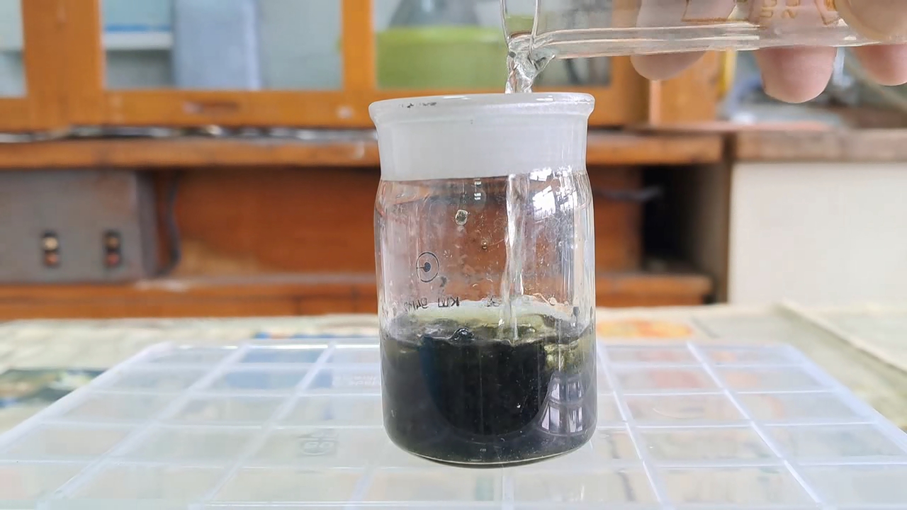 Dissolving Nitrocellulose in Ethyl Acetate: Nitrocellulose Amoeba (Second Experiment)