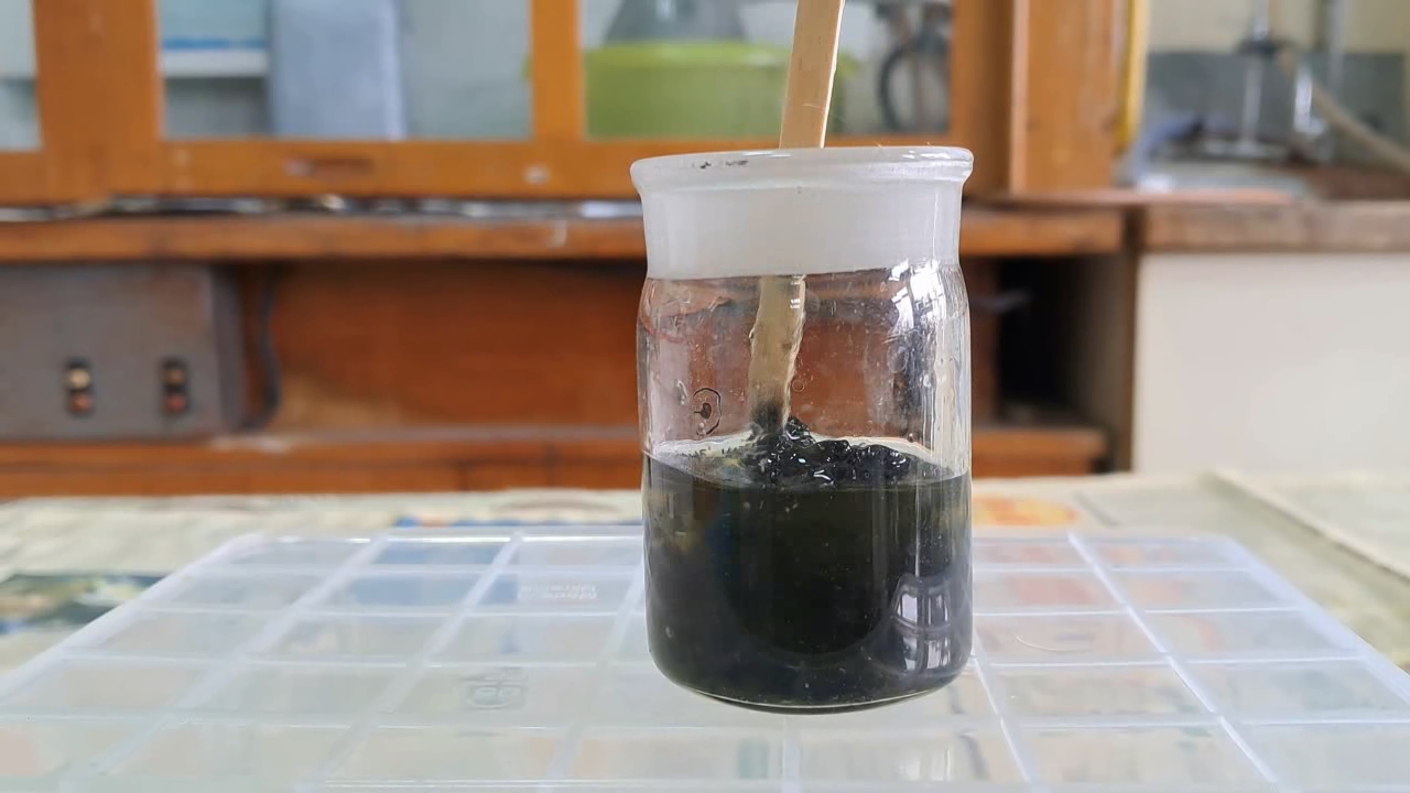 Dissolving Nitrocellulose in Ethyl Acetate: Nitrocellulose Amoeba (Second Experiment)